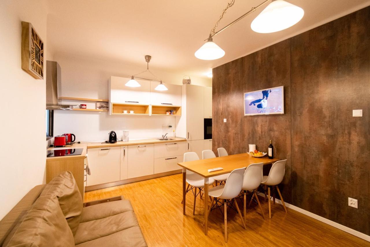 Ardor Apt - Bright And Secluded Apartment In The Heart Of Old Town Brașov Exterior foto
